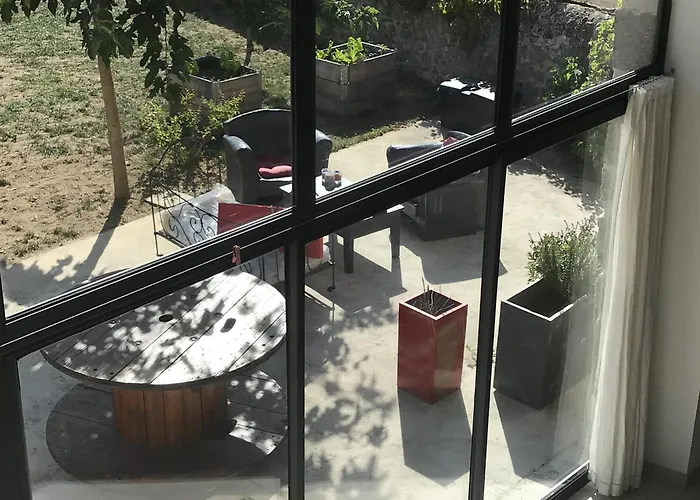 Au Hangar לינה וארוחת בוקר